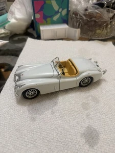 Burago Diecast Modellauto 1:24 Jaguar XK120 Coupe 1948 weiß Vintage BBURAGO - Bild 1 von 11