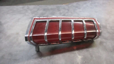 LINCOLN MARK V 1977-1979 MONTAJE DE LUZ TRASERA LADO IZQUIERDO Foto 1 de 4