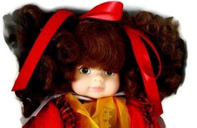 Muñeca coleccionable exclusiva. Madame Alexander 1992 - "Katie" de Alice Darling. Foto 1 de 4