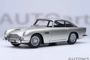 AUTOart Aston Martin DB5 Silver 007 James Bond (NO ARMI) Betulla Argento 1:18 - Foto 1 di 20