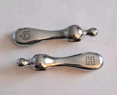 Grifo cromado vintage manijas frías y calientes de metal con h&c herrajes de baño  Foto 1 de 4