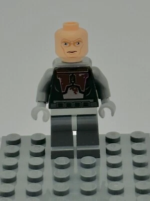 LEGO -  Mandalorian Super Commando Head with High Brow Pattern - Image 1 of 2