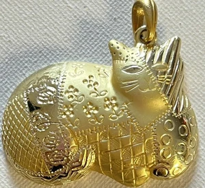 Vintage Signed AJC Patchwork Cat Kitten Gold Tone Pendant For Necklace - Picture 1 of 2