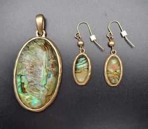 Beautiful Pendant & Earrings Set Iridescent Abalone Gold Tone Kenneth Cole - Picture 1 of 4