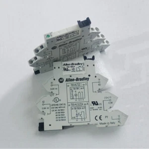 2 Stück Inbus-Bradley CAT 700-TBR24 24VDC Relais mit 700-HLT2Z Buchse - Bild 1 von 1