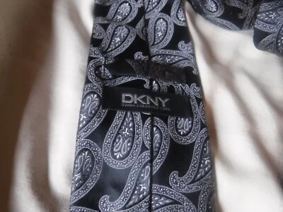 Corbata de cachemira negra para hombre DKNY Foto 1 de 4