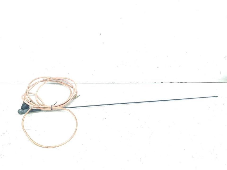 Radio antena Mazda serie B B2200 diésel UF 2.2D 48kW 1989  Foto 1 de 4