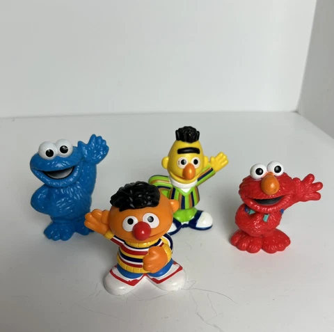 Hasbro Sesame Street Workshop 2010 -2014 Figures Cake Toppers, Lot Of 4 Cover