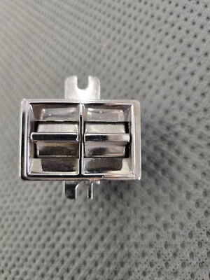 Cadillac Fleetwood serie 60 1963 1964 especial interruptor de ventana y ventilación trasera  Foto 1 de 4