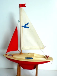 VOILIER DE BASSIN SEIFERT-SEGELBOOTE W-GERMANY PLASTIQUE Lg 24cm BON ÉTAT 1960 - Imagen 1 de 8