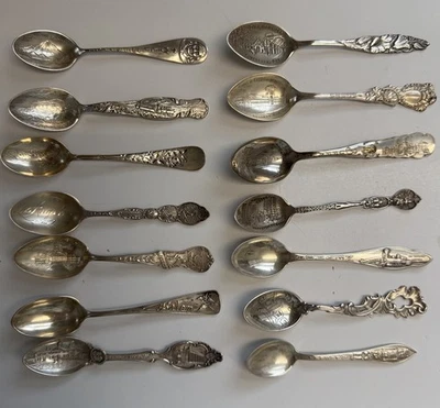 Lote 12 cucharas antiguas de recuerdo de plata de ley - monumentos, 139 g alrededor de 1890-1920 Foto 1 de 4