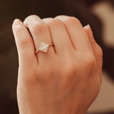 Anillo de diamantes marquesa de oro amarillo de 14k 1,25 quilates IGI cultivado en laboratorio venta de viernes negro Foto 1 de 4