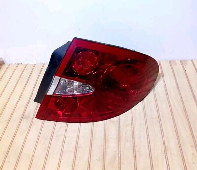 Luz trasera Buick Allure/Lacrosse Passenger (derecha) 2005-2009 cuarto de panel montado  Foto 1 de 4