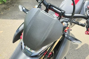 Parabrisas Ducati Hypermotard 698 Mono 2024 CNC Racing fibra de carbono nuevo - Imagen 1 de 3