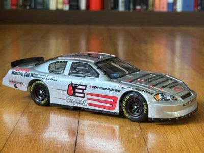 Motorsports autêntico Dale Earnhardt Hall of Fame 2006 Monte Carlo 1:24 fundido - Imagem 1 de 4