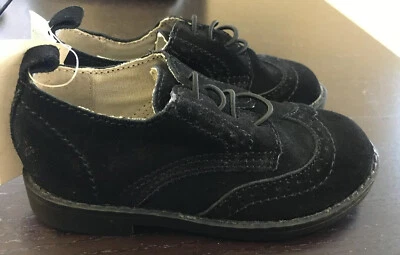 全新带标签 Baby Gap 黑色人造麂皮绒翼尖牛津正装鞋,尺寸 6 — 第 1/4 张图片