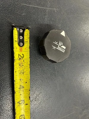 John Deere LT166 16hp 42"cut  deck height adjusting knob #AM123734 - Image 1 of 4