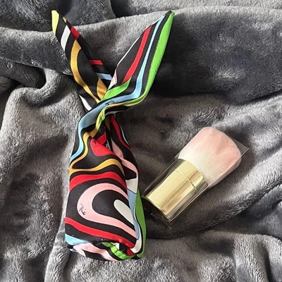 Guerlain Meteorites Brush Limited Collaboration Kommt mit einem speziellen Etui - Bild 1 von 4