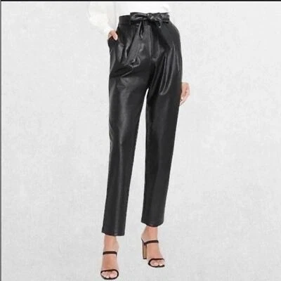 Calça Joie de couro sintético preta cintura alta tornozelo amarrar cintura tamanho médio - Imagem 1 de 4