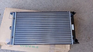 RADIATORE MOTORE per VW GOLF I 1.6 D, JETTA I 1.6 D VALEO 883766, TA208 - Picture 1 of 5