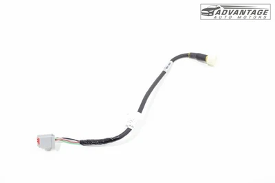 Chrysler 300 S 2015-2023 cable de cable de cámara de estacionamiento con luz alta central trasera OEM Foto 1 de 4