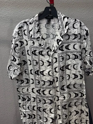 CAMISA ABOTONADA MANGA CORTA Forever 21 Geométrica Obra de Arte Mediana M  Foto 1 de 4