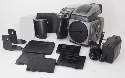 Hasselblad H3D II-39 Medium Format Digital Camera 39MP with Accessory - Image 1 of 4