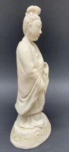 Vintage weiße Porzellan Statue traditioneller Figur Made in China 8,5" x 3,5" - Bild 1 von 11