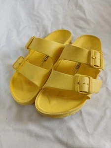 Sandalias Birkenstock para mujer Arizona Essentials EVA amarillas de goma talla 37 EE. UU. 7 - Imagen 1 de 10