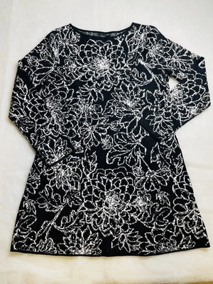Vestido Suéter Floral Blanco y Negro Cynthia Rowley Talla XL Foto 1 de 4