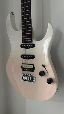 Guitarra Eléctrica Donner DMT-66 Con Estuche Barra Trémolo Gradiente Rosa Regalo de Navidad Foto 1 de 4
