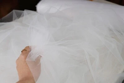 Tela de tul blanca de 108 pulgadas de ancho por yarda 01 Foto 1 de 4