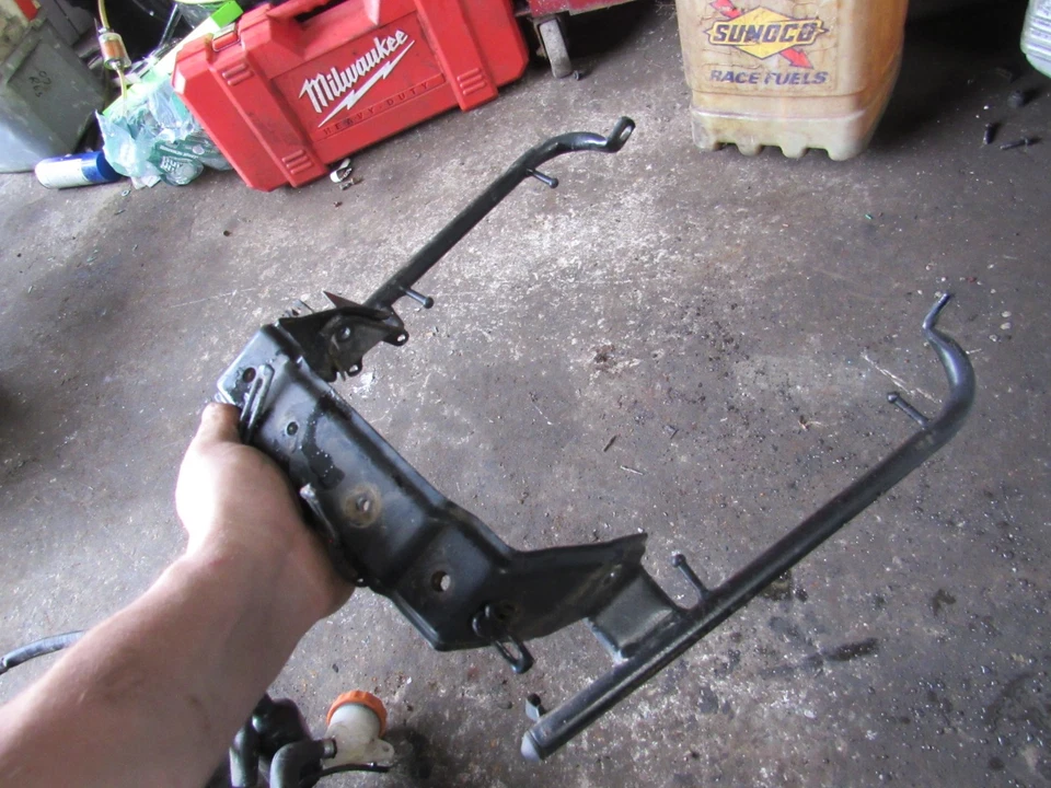 Honda VFR700 1986 Interceptor subchasis trasero riel de agarre Foto 1 de 1