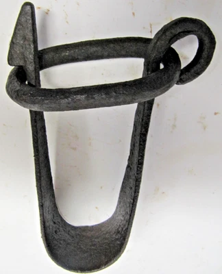 Ancien crochet pour seau puits en fer forgé - Photo 1/3