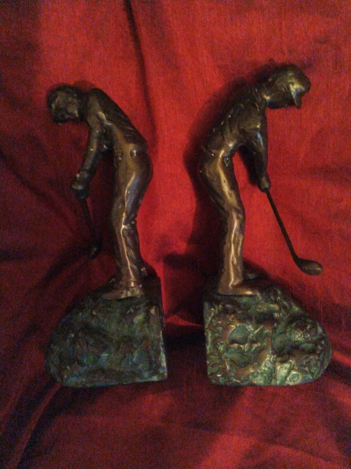 Sujetalibros de golfista de metal fundido Paloma Collection AJ-R19G con acabado pátina  Foto 1 de 4