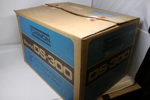 Chinon DS-300 Super 8 Proyector + Pantalla Proyector de Película Sonora NOS New Old Stock - Imagen 1 de 14