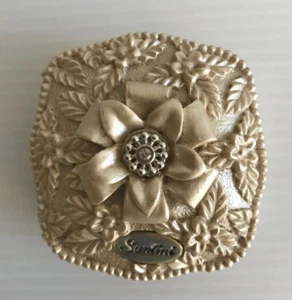 Santini Italy Vintage Trinket Box Pearl Coloured Floral Design 6.5cm x 6.5cm - Picture 1 of 7