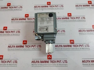 SQUARE D GCWM-3 Pressure Switch Series C 1335 - Picture 1 of 9
