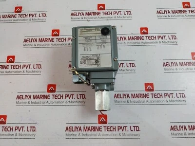 SQUARE D GCWM-3 Pressure Switch Series C 1335 - Image 1 of 4