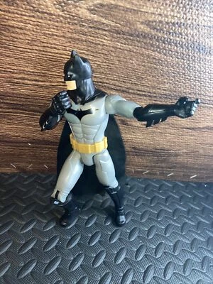 Figura Batman Posable Brazos y Piernas Excelente Estado 12" Con Capa Adjunta Foto 1 de 4