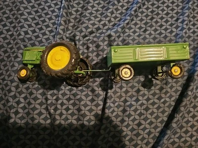 Vintage ERTL John Deere Tractor & Trailer Some rust and Wear. - Image 1 of 4