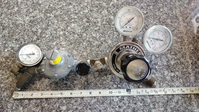 Válvula Reguladora de Gas Matheson Modelo 8L-590 Con Fisher Extra Y200 Y Calibre Usada! Foto 1 de 4