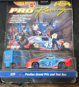 Hot Wheels #43 STP 1998 Pontiac Grand Prix Pit Crew auto pressofusa - Foto 1 di 3