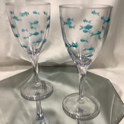 亚克力蓝绿色鱼 8 英寸水葡萄酒高脚杯 - 2 件套 — 第 1/4 张图片