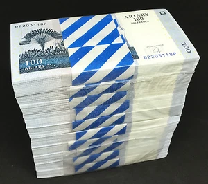 MADAGASCAR 100 Ariary X 1000 PCS 2004 P-86 Brick UNC Uncirculated - Picture 1 of 3
