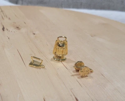 LOTE DE 3 FICHAS DE ORO JUEGO MONOPOLY FRANKLIN 1991 COMO NUEVO HIERRO, LINTERNA, PIEZAS DE CAÑÓN  Foto 1 de 4