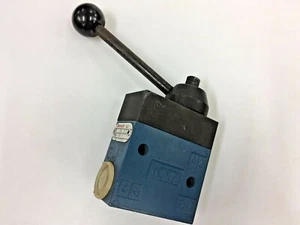 REXROTH 3630090000 Lever Operated  Pneumatic Directional Control Valve  - Picture 1 of 4