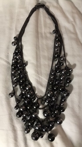 Givenchy Collana di perle in metallo pistola 19" con cristalli incrostati