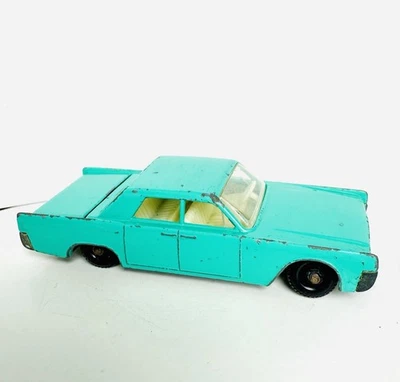 VINTAGE 1968 MATCHBOX LESNEY No 31 LINCOLN CONTINENTAL AQUA TEAL ENGLAND - Image 1 of 4