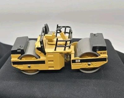 JOAL #248 CAT Caterpillar CB-534 Compactor - 1:50 - Die Cast  - Image 1 of 4